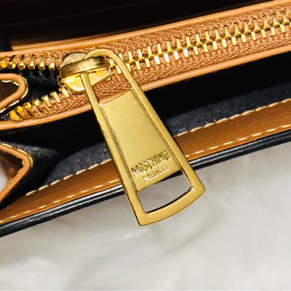 Moschino: Super Mario Bros Yoshi Wallet Chain Crossbody Bag - Picture 13 of 16